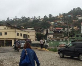 Sinal danificado gera transtornos na ponte do Prado