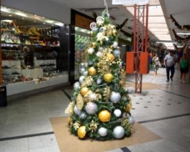 Ornamentação de Natal embeleza a paisagem urbana