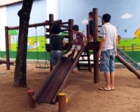 Parquinho infantil em Cantagalo é reaberto após reforma