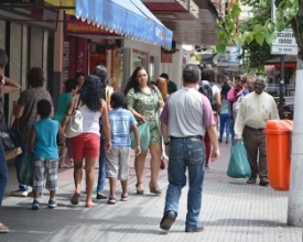 Em contagem regressiva para o Natal, segurança nas ruas é reforçada
