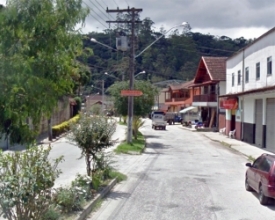 Idosa tem celular furtado em Debossan