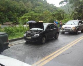 Engavetamento deixa trecho da RJ-116‭ ‬em pare e siga