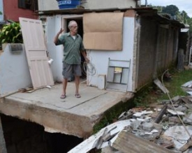 Galeria de água que desabou em Duas Pedras recebe visita de secretário