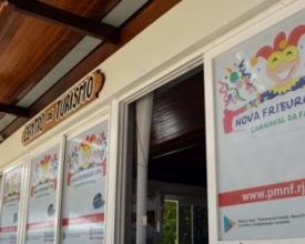 Centro de Turismo ainda‭ ‬exibe banners do carnaval