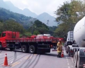 Casal morre e outras duas pessoas ficam feridas em acidente na RJ-116