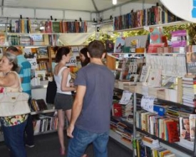 Tenda Literária é atração na Praça Getúlio Vargas