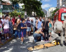 Mulher é atropelada na Avenida Alberto Braune