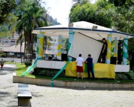 Praça Getúlio Vargas: telão é montado para transmitir votação na Câmara dos Deputados