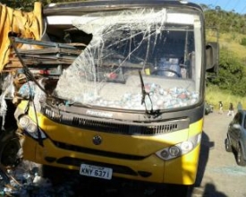 Criança morre e outras ficam feridas em acidente com ônibus escolar em Cantagalo