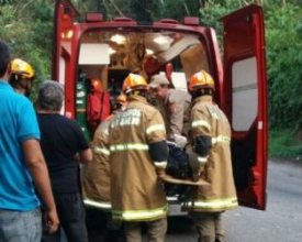 Motorista perde controle e três pessoas ficam feridas em Mury