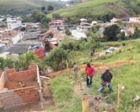 Invasões em área de proteção ambiental são desmontadas em Cordeiro