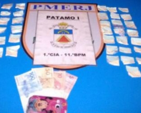 Adolescente e mulher são detidos vendendo cocaína em Olaria