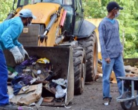 ​Sase: Prefeitura realiza mutirão para limpar prédio abandonado