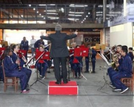 Banda Escola Campesina Friburguense encanta o público na Estação Livre