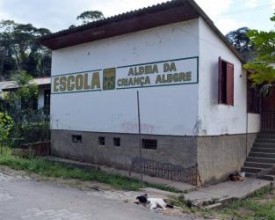 Moradores reclamam do abandono da Aldeia da Criança Alegre em Amparo