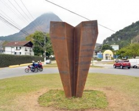 Nova Friburgo inaugura escultura “Nova Chama”