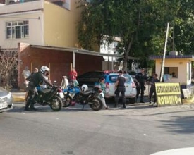 Motociclista sem carteira é preso após furar blitz em Olaria