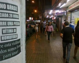 Cartazes em Friburgo alertam para a homofobia e o abuso sexual