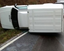 Motorista perde controle e carro tomba em Lumiar