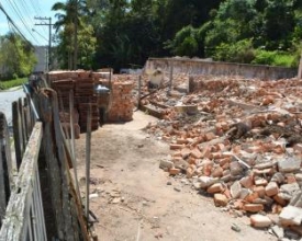 Casas da vila operária da Filó começam a ser demolidas