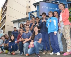 Estudantes visitam a nova sede de A Voz da Serra