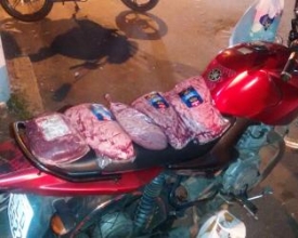 Homem é preso por furtar carnes de mercados em Olaria e no Perissê