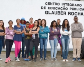 Estudantes ocupam o Ciep Glauber Rocha em protesto contra o governo