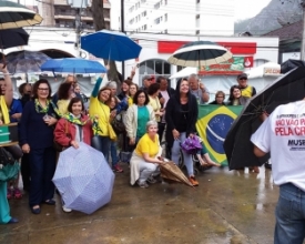 Manifestação em apoio à Lava-Jato reúne dezenas em Nova Friburgo