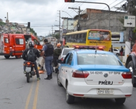 Acidentes deixam dois feridos na Avenida Roberto Silveira