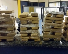 Polícia apreende 77 kg de maconha e prende duas pessoas na Ponte da Saudade