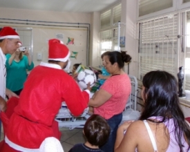 Empresários friburguenses doam brinquedos para crianças no Natal