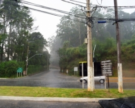 Sobrecarga no sistema gera apagão em sinais de trânsito de Mury