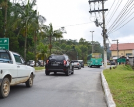 Semáforos fecham o trânsito por quase três minutos no trevo de Mury