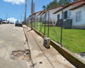 Ocupação de casas populares no Parque das Flores completa um ano