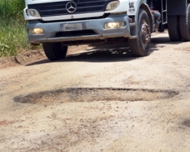 Estrada para Fazenda da Laje está repleta de buracos