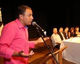 Diretores eleitos para a rede municipal de educação são empossados 