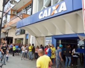 Sexta-feira de fila na Caixa para saques do FGTS inativo