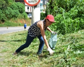 Voluntários na pista: moradores se unem para fazer limpeza e capina da RJ-150