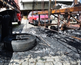 Incêndio atinge barracão de bloco na Vila Amélia pela segunda vez