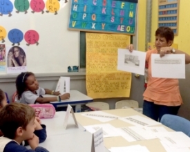 A VOZ DA SERRA auxilia a alfabetização de alunos em escola municipal 