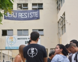 Impasse sobre volta às aulas deixa alunos da Uerj confusos