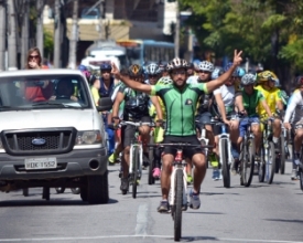 Bicicletada reúne centenas de participantes neste feriado