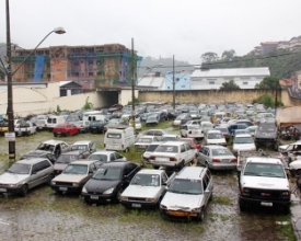 Smomu realiza leilão de automóveis apreendidos