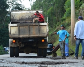 Prefeitura inicia operação tapa-buracos na Chácara do Paraíso