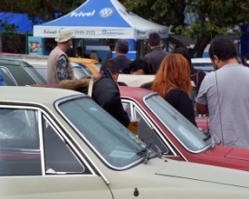 Encontro de carros antigos teve 4 mil visitantes, apesar da chuva