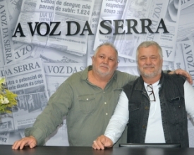 Irmãos reunidos graças A VOZ DA SERRA visitam sede do jornal