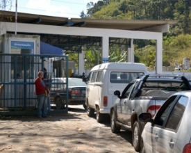 Motoristas esperam até 6 horas nas filas do Detran