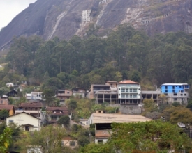 Famílias voltam a ocupar casas condenadas na tragédia de 2011