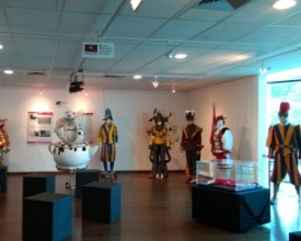 Tradições e folclore suíços são tema de exposição no Teatro Municipal