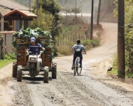 Estrada de Vargem Alta recebe melhorias